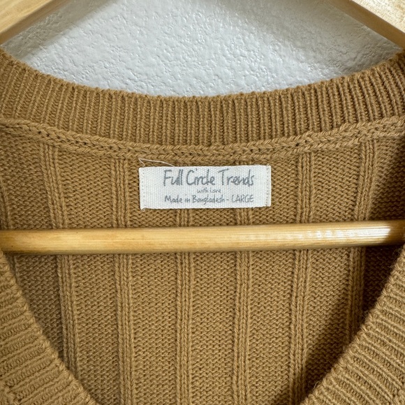 Tan vest - Picture 2 of 3